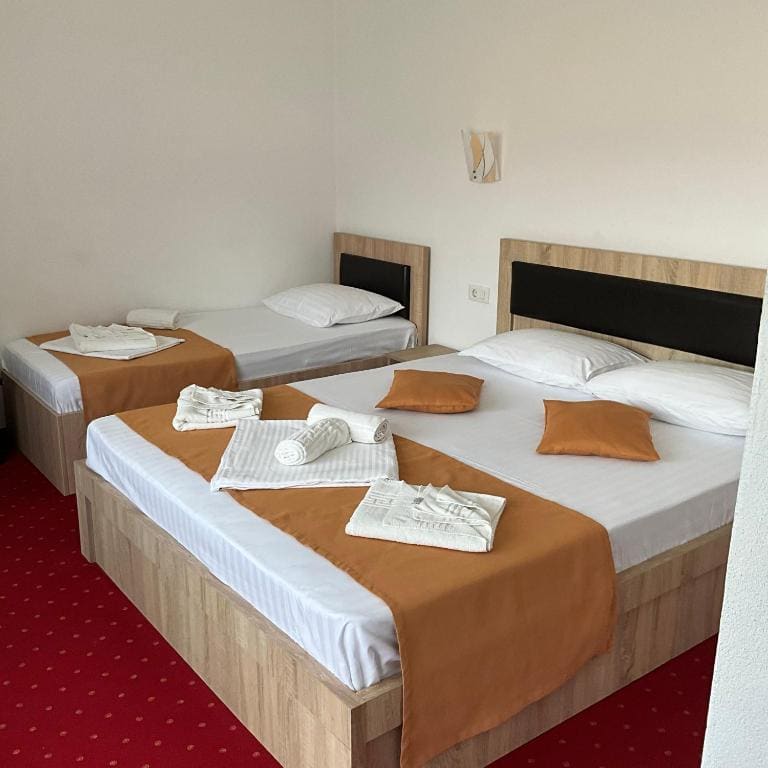 Deluxe Triple Room room - Image 2