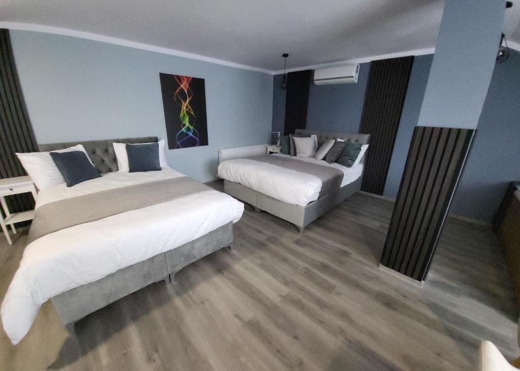 Superior Family Room room - Image 3