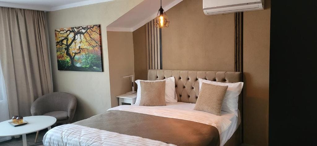Deluxe Double Room with Castle View room - Image 2