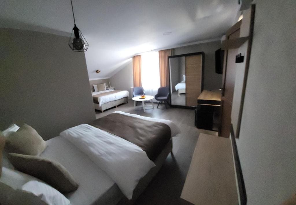 Deluxe Family Room room - Image 1