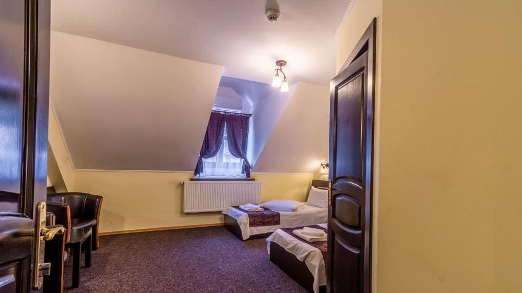 Superior Twin Room room - Image 2