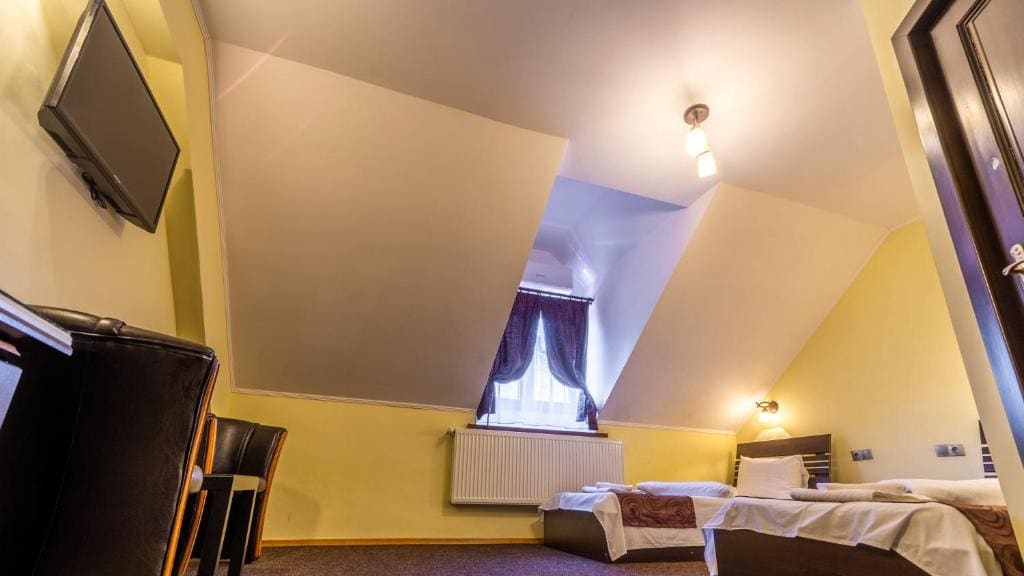 Superior Twin Room room - Image 3