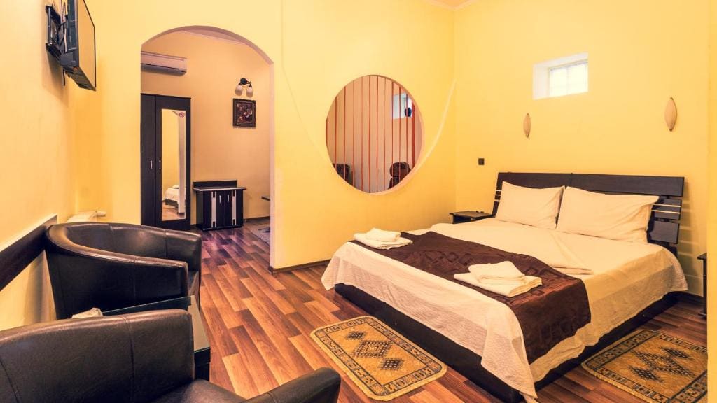 One-Bedroom Apartment room - Image 2