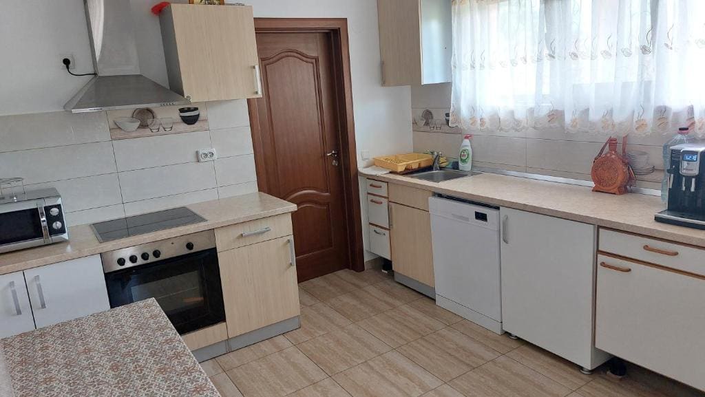 Four-Bedroom House room - Image 2