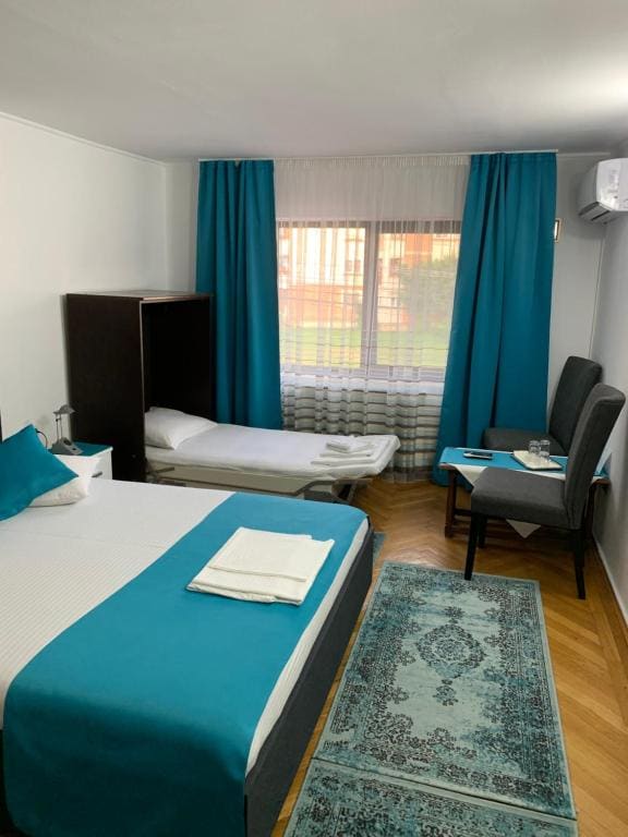 Classic Triple Room room - Image 2