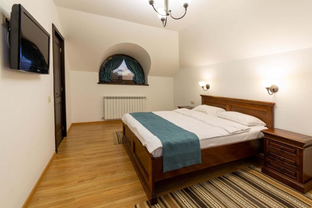 Double Room with Private Bathroom room - Image 3