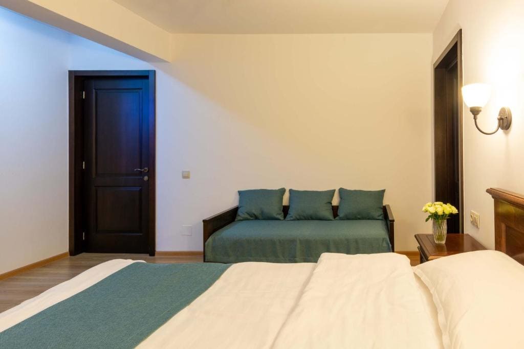 Deluxe Double Room (2 Adults + 1 Child) room - Image 1