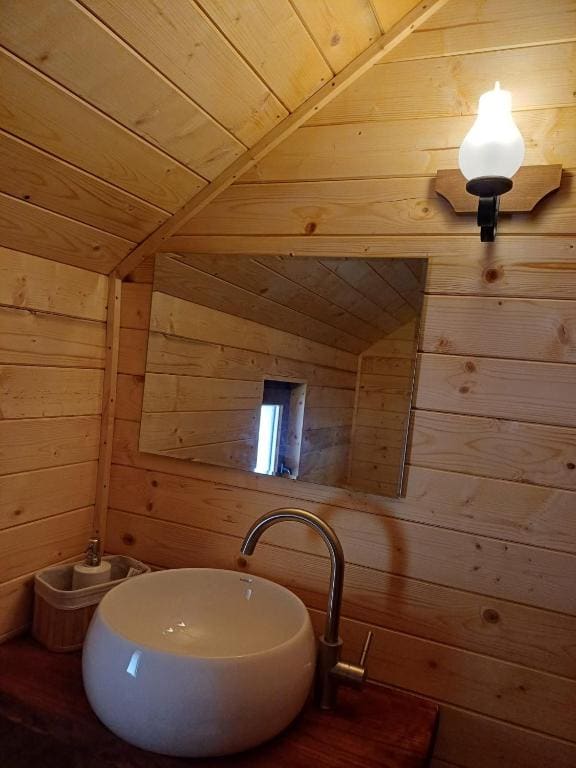 Deluxe Room (2 Adults + 1 Child) room - Image 2