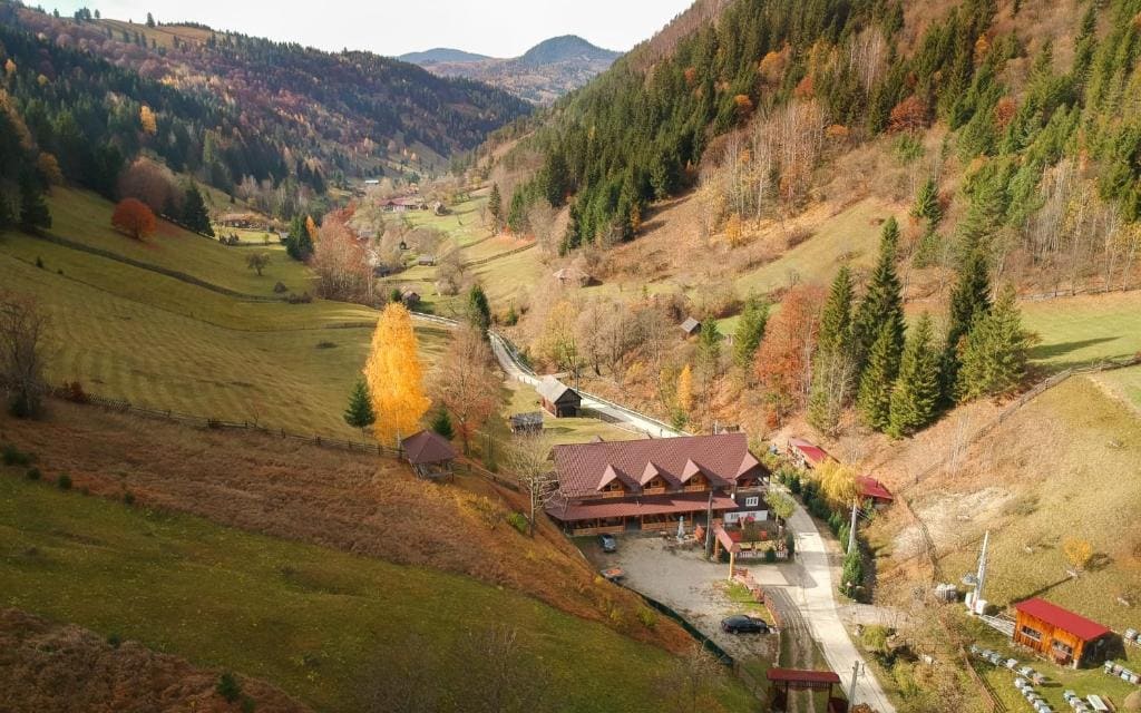 Double Room with Mountain View room - Image 2