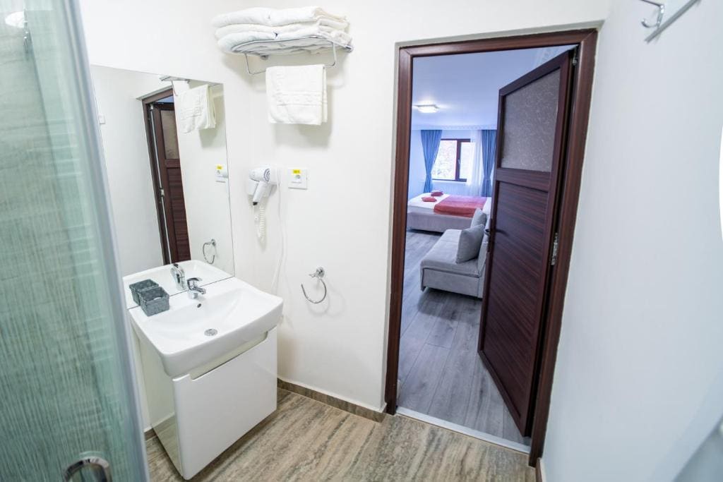 Double Room with Private Bathroom room - Image 1