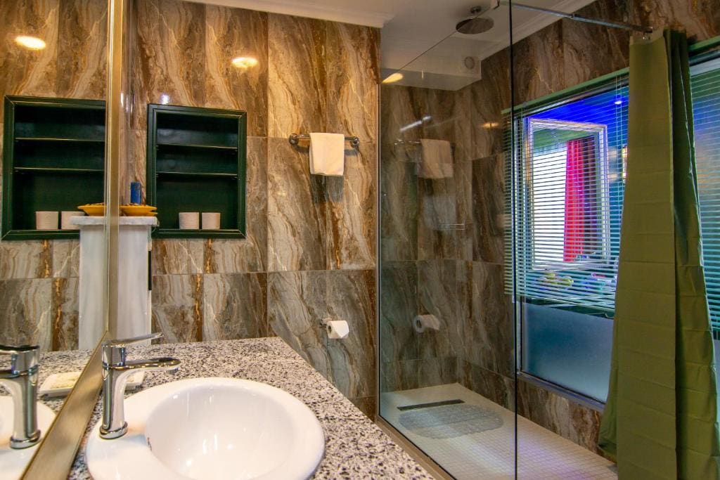 Suite with Sea View room - Image 3