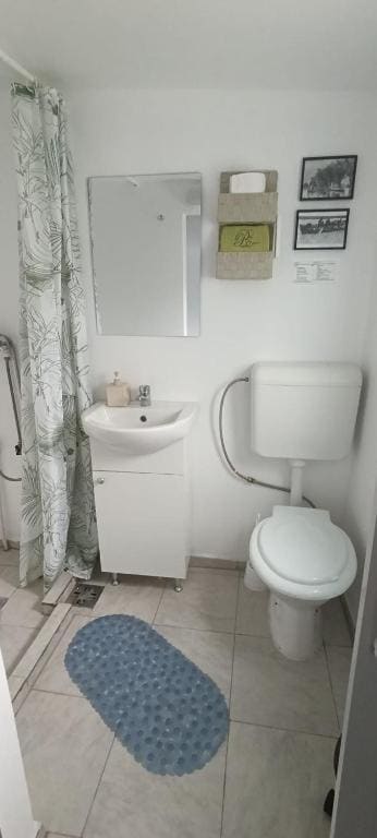 Deluxe Double Room (1 adult + 1 child) room - Image 3