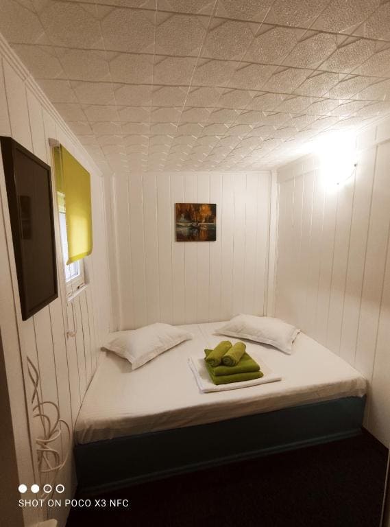Double Room with Private Bathroom room - Image 1