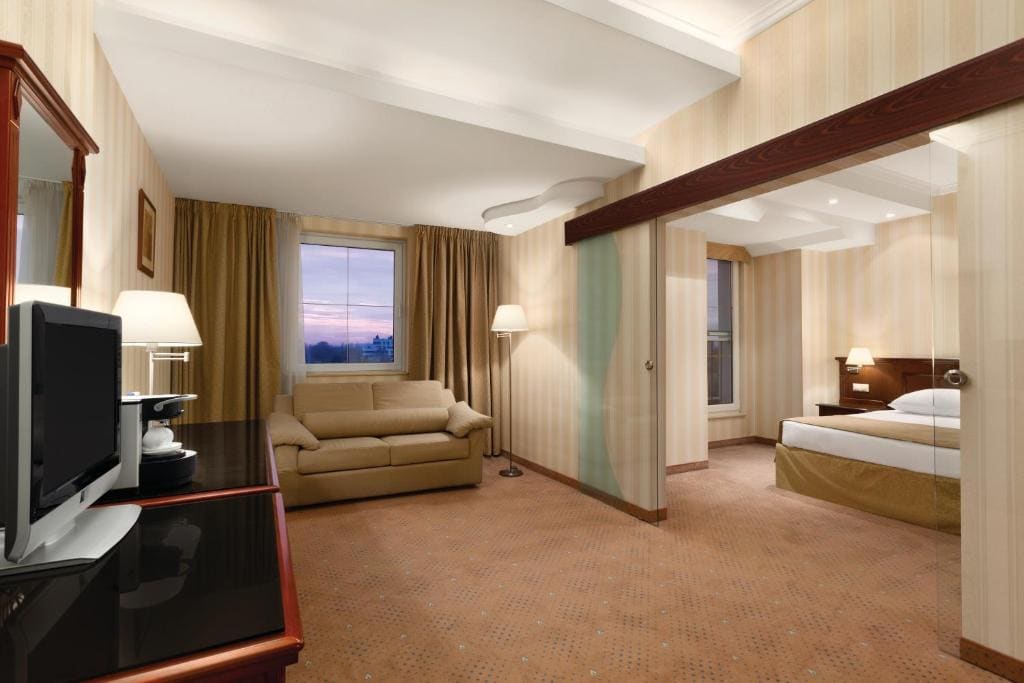 1 King Bed Non Smoking Suite room - Image 1