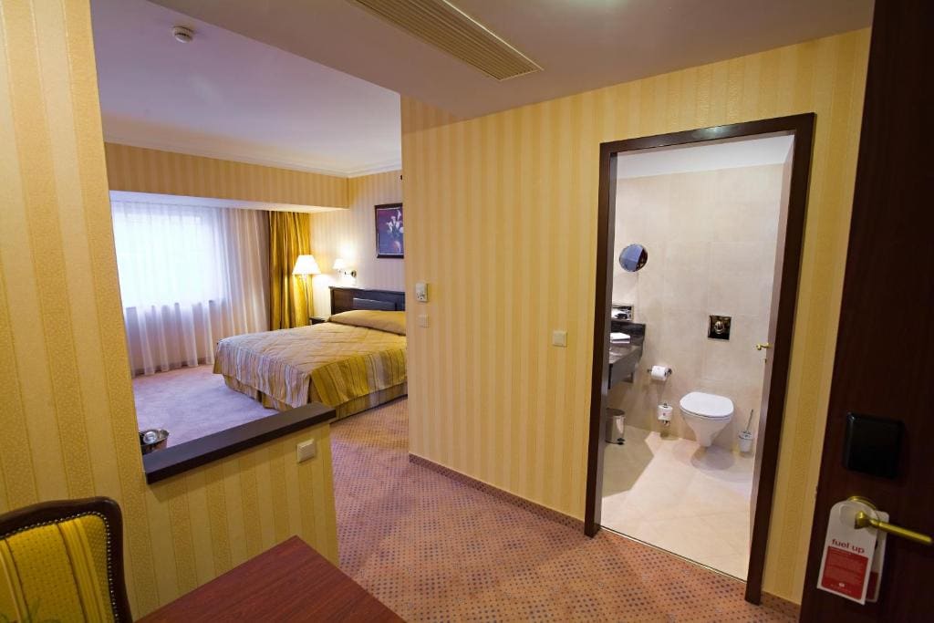 King Studio - Non-Smoking room - Image 1