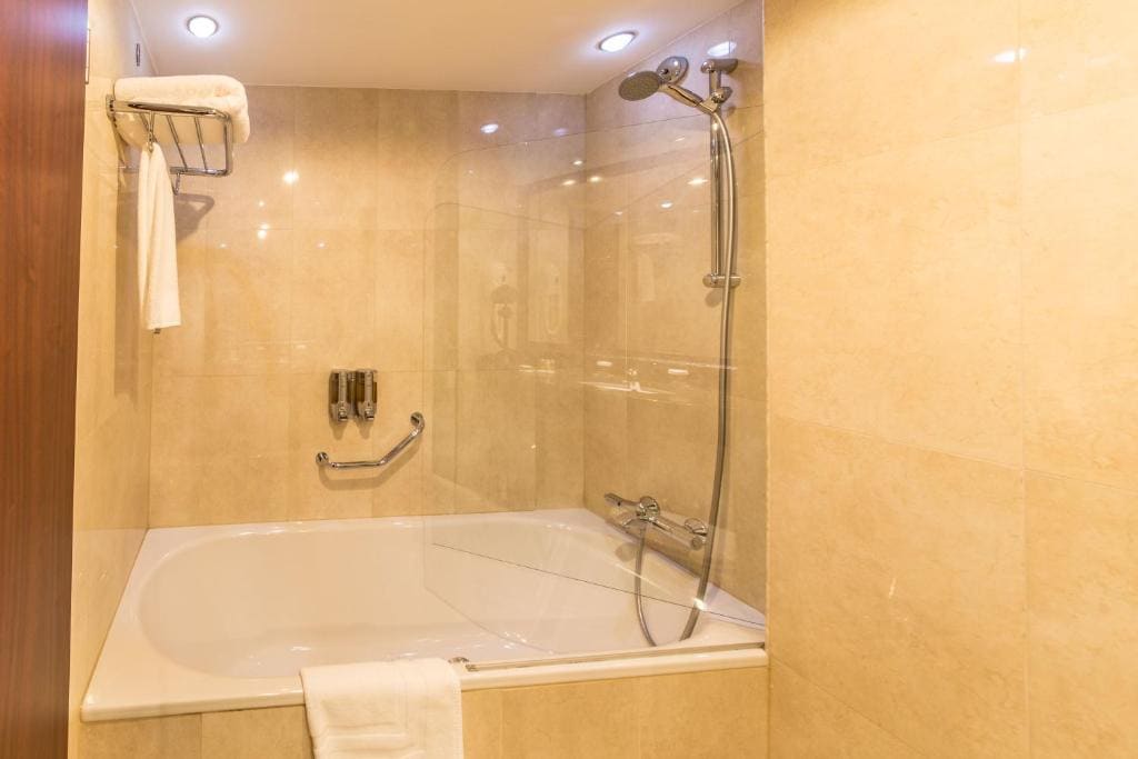 Business Twin Room - Non-Smoking room - Image 2