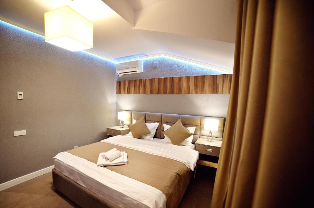 Deluxe Double Room with Balcony room - Image 2