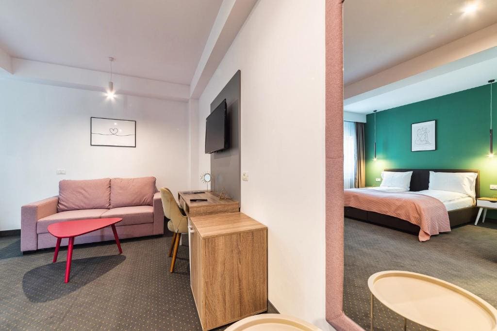 Deluxe Double Room with Balcony room - Image 2