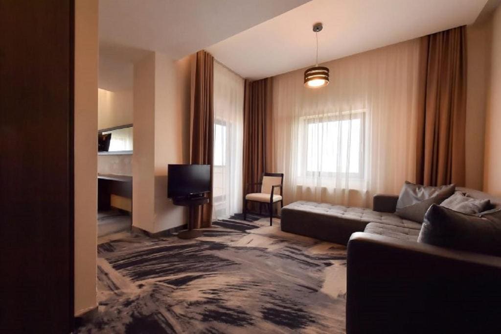 One-Bedroom Apartment room - Image 1