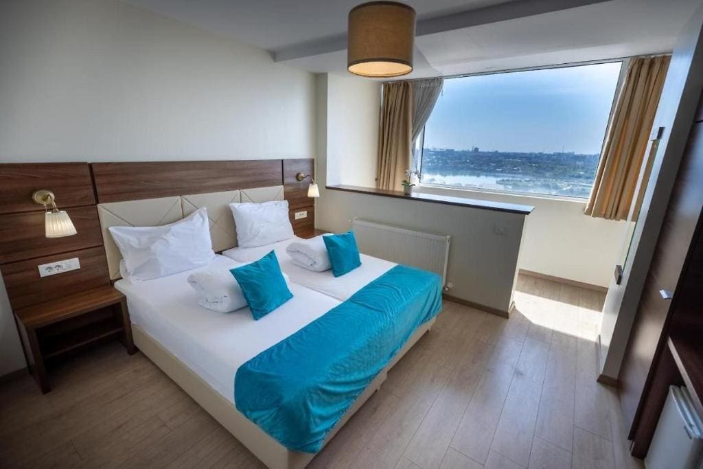 Economy Twin Room with Shared Bathroom room - Image 2