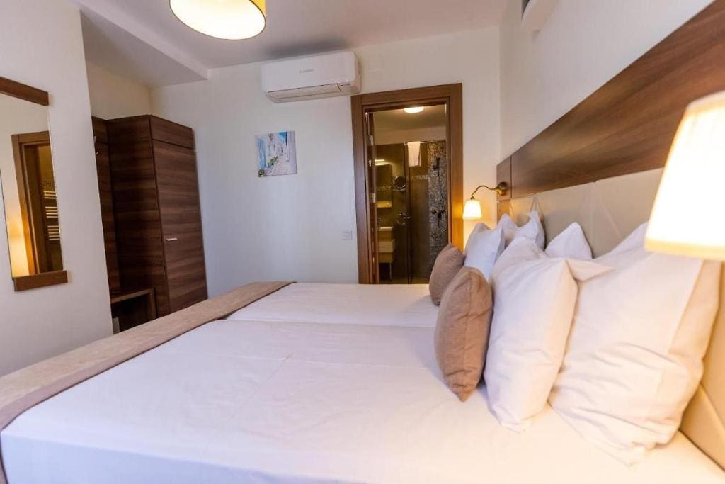 Standard Twin Room room - Image 3