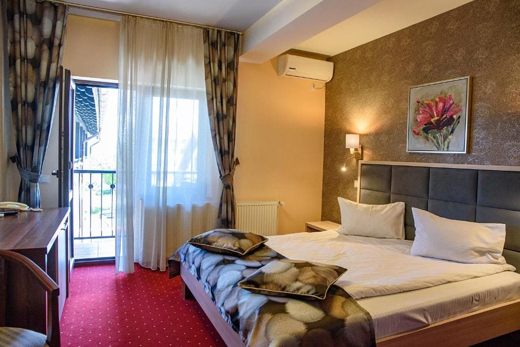 Double Room with Balcony room - Image 1