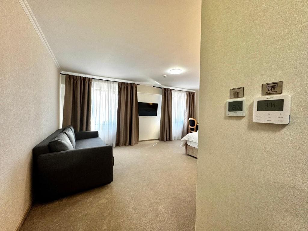 Deluxe Queen Room room - Image 1