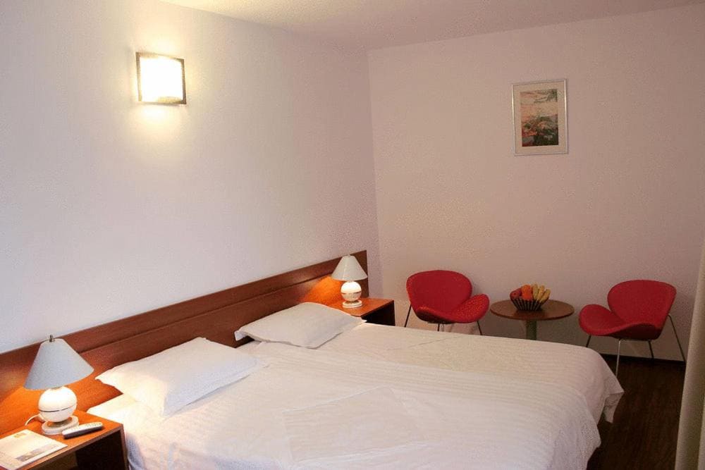 Twin Room with Private Bathroom room - Image 2