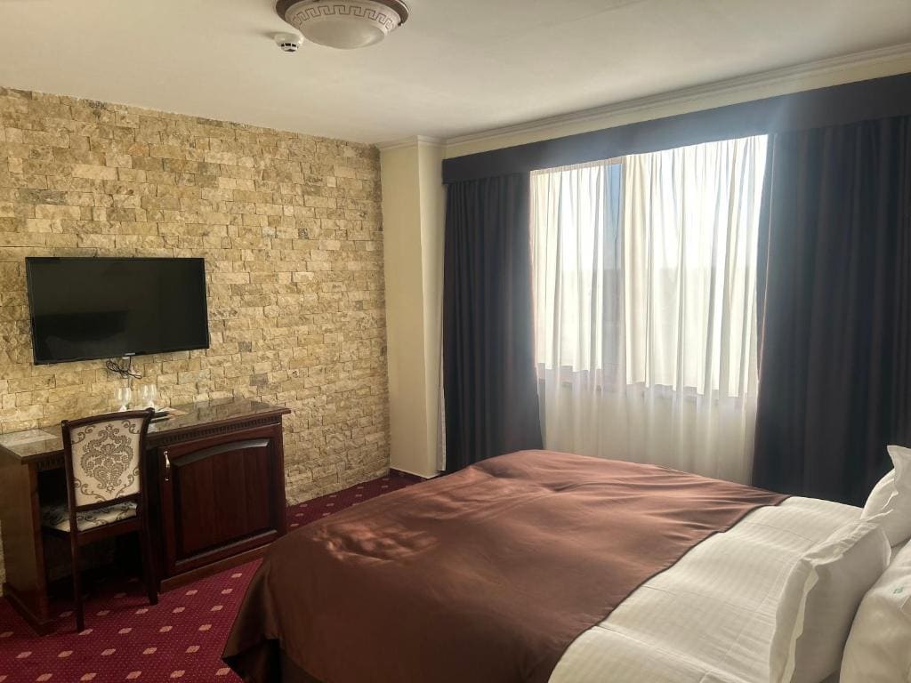 Double Room with Garden View room - Image 3