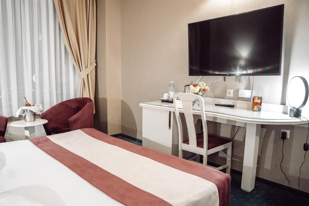 Business Double Room with FREE Parking room - Image 1