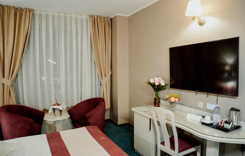 Business Twin Room with Free Parking room - Image 3