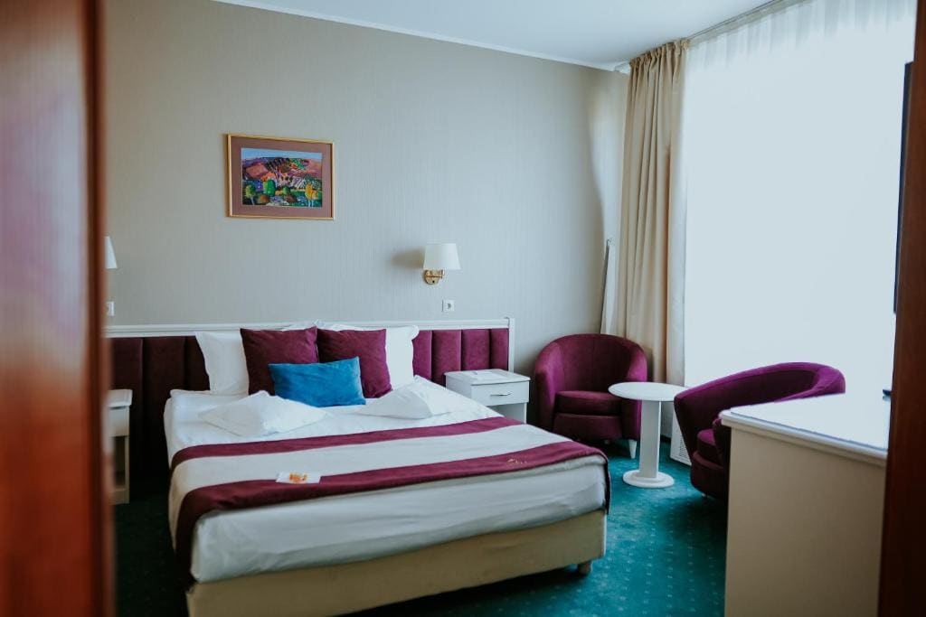 Suite with Free Parking room - Image 3