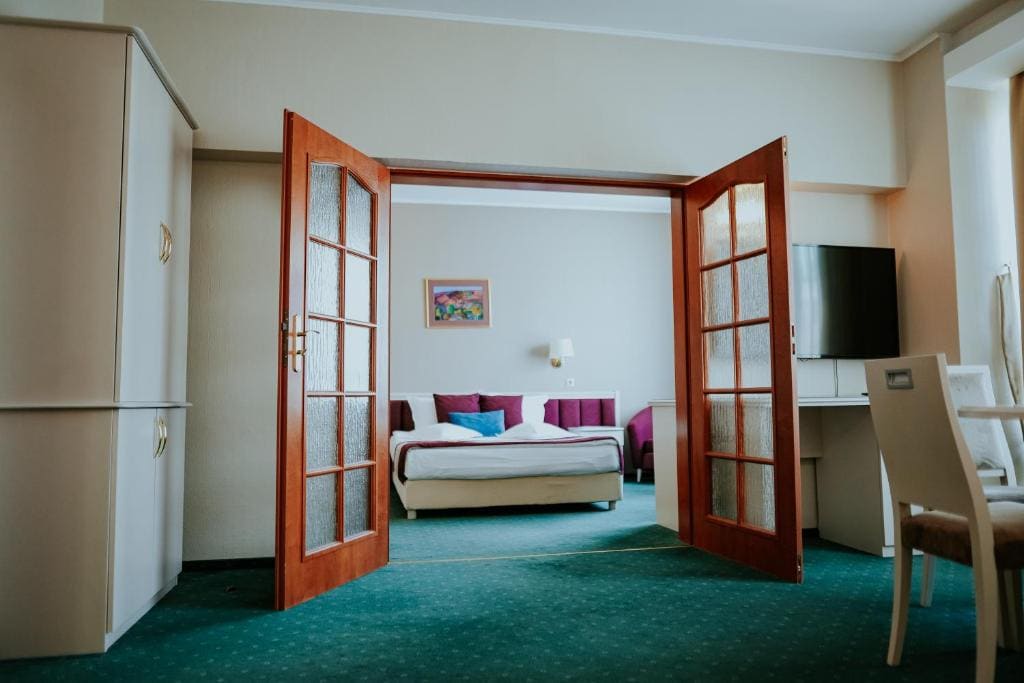 Suite with Free Parking room - Image 1