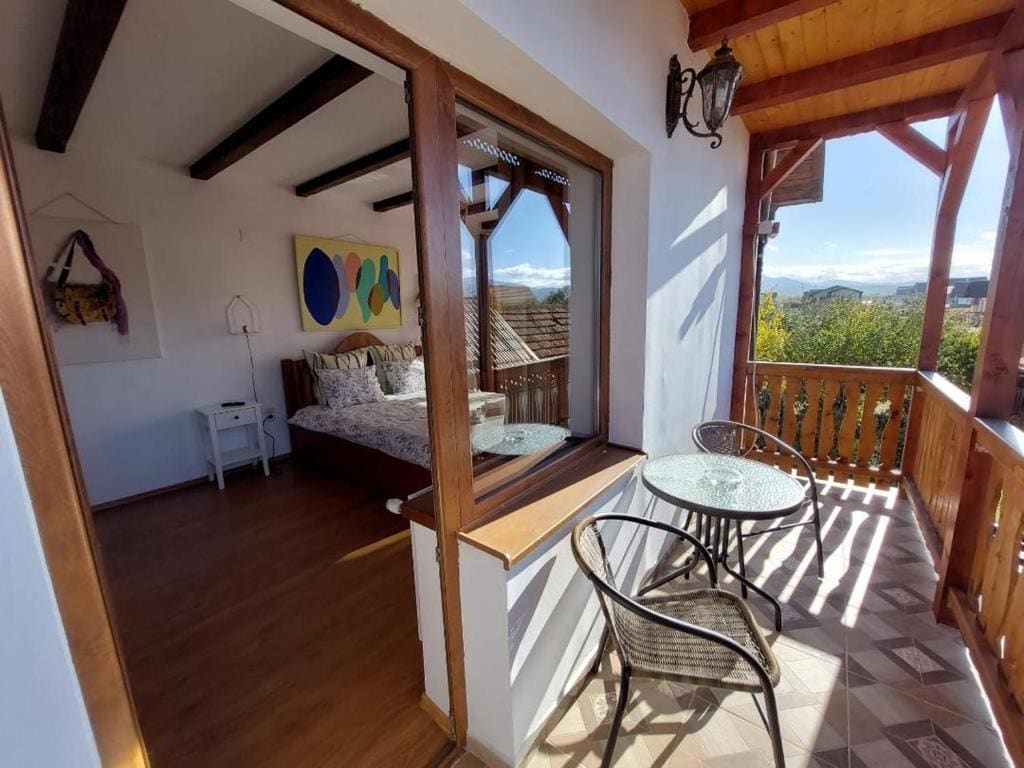 Seven-Bedroom House room - Image 3