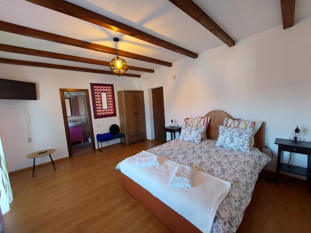 Double Room with Mountain View room - Image 2