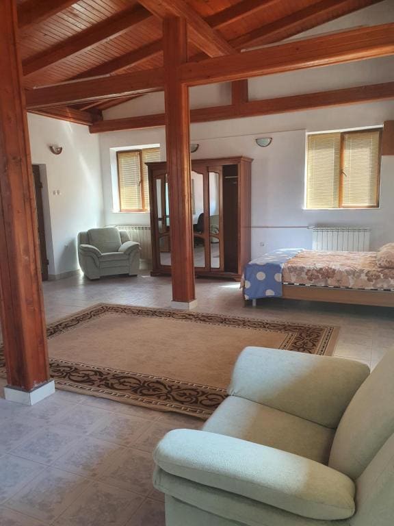 Family Room room - Image 3