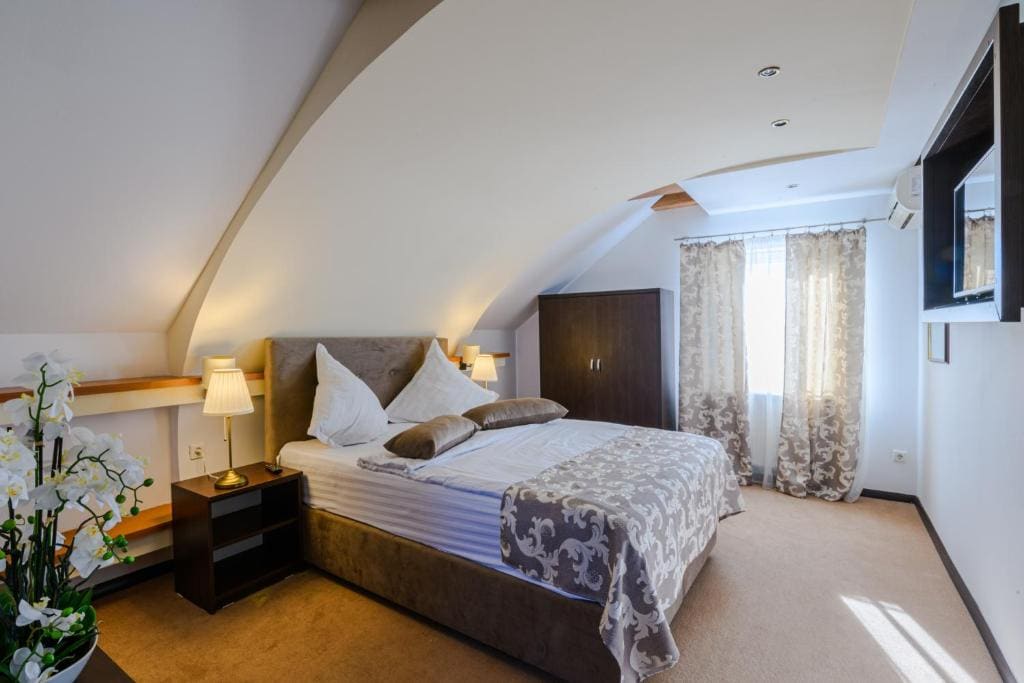 Three-Bedroom Suite room - Image 1