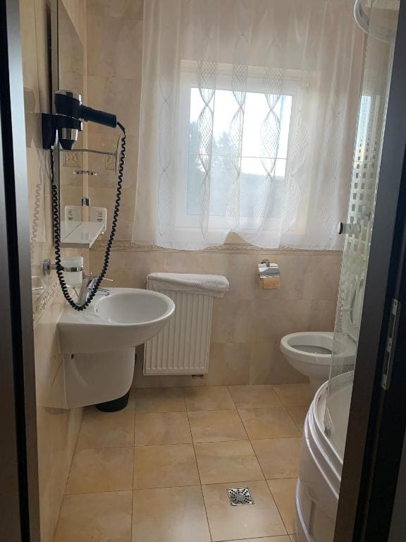 Double Room with Private Bathroom room - Image 3