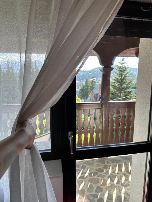Double Room with Balcony room - Image 2