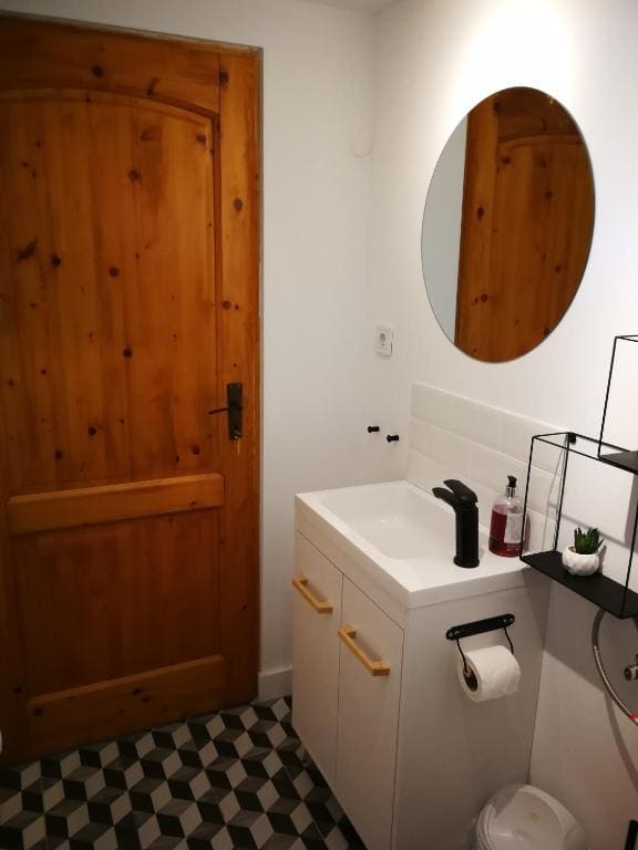Double Room with Private External Bathroom room - Image 3
