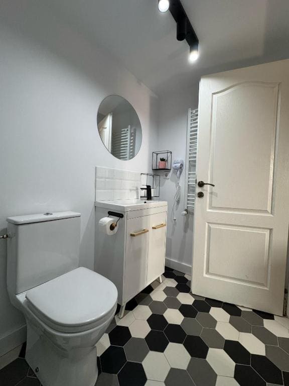Twin Room with Private Bathroom room - Image 2