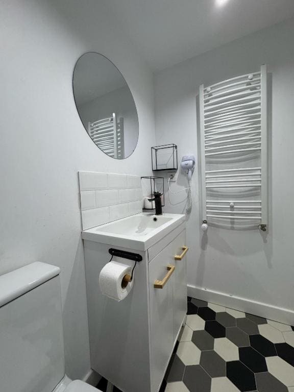 Twin Room with Private Bathroom room - Image 3