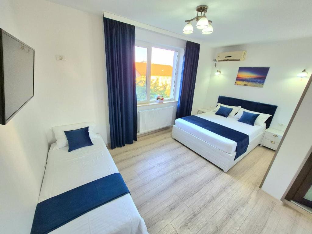 Deluxe Double Room with Balcony room - Image 2
