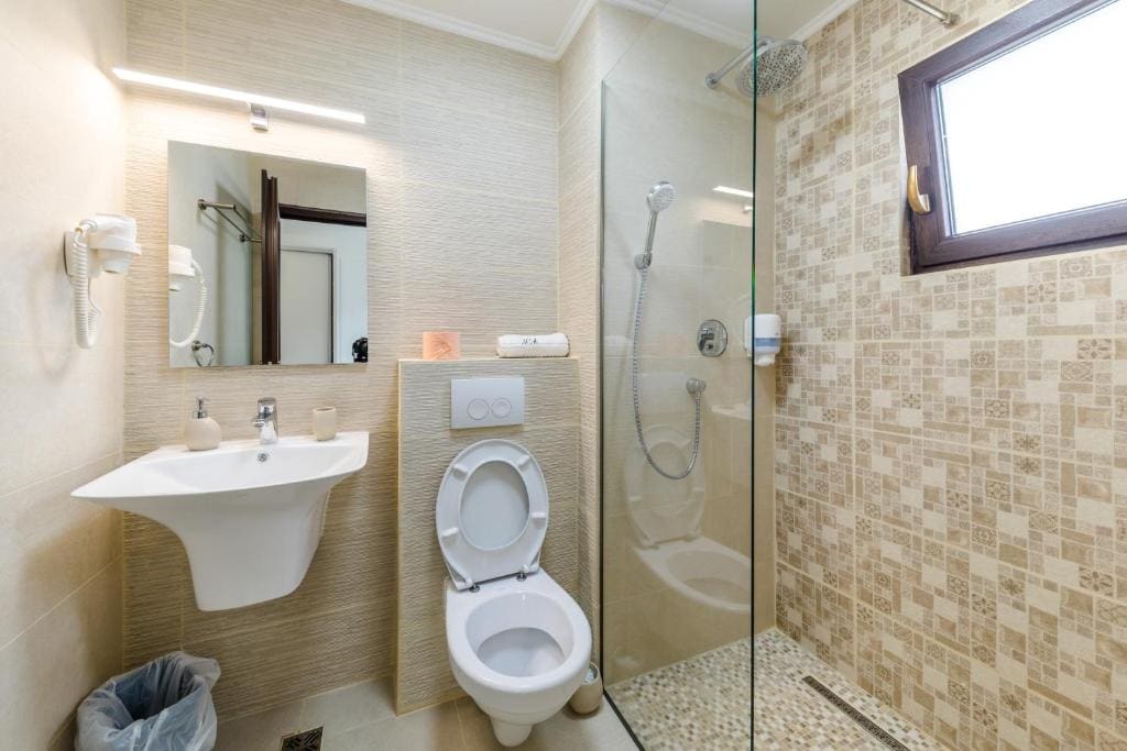 Deluxe Double Room with Balcony room - Image 3