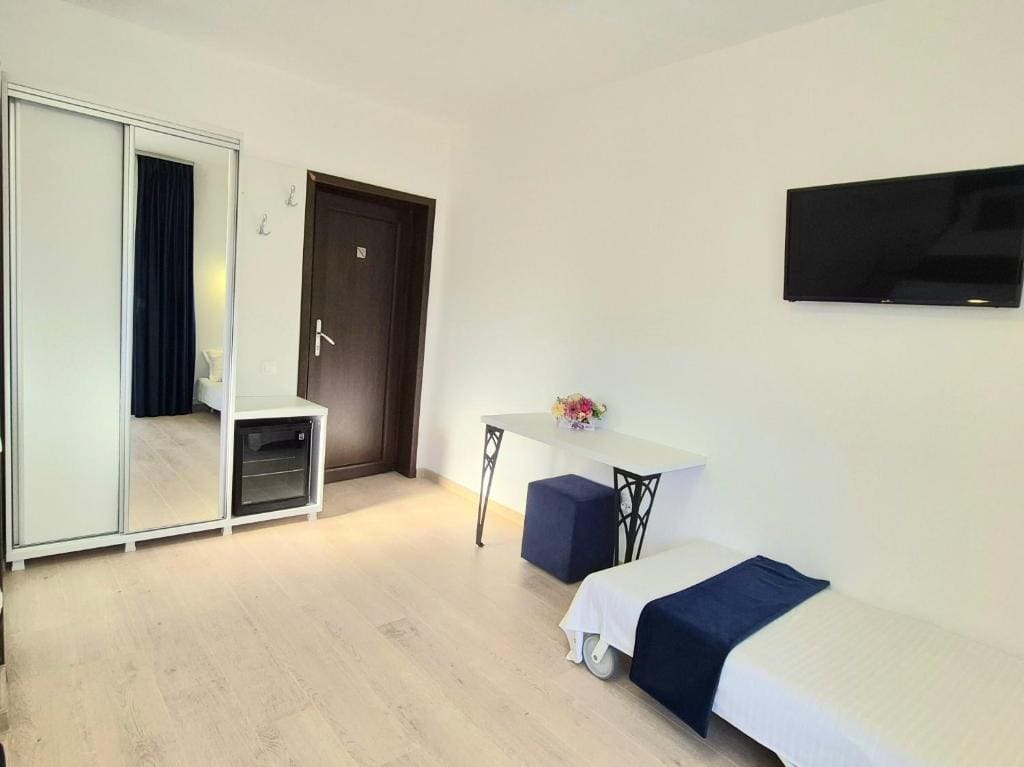 Deluxe Triple Room room - Image 1
