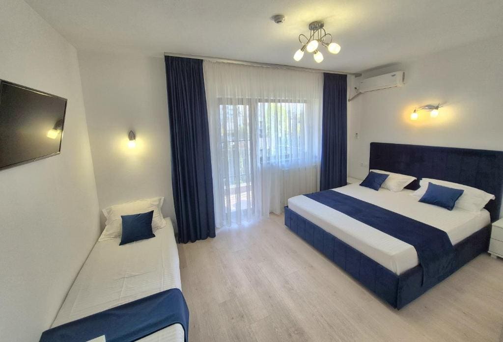 Deluxe Triple Room room - Image 3