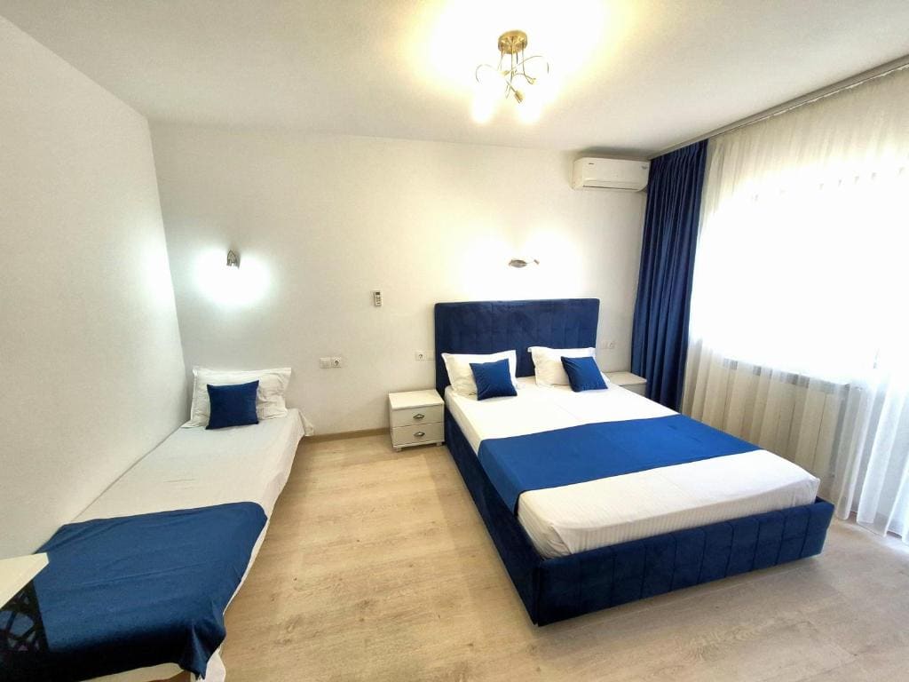 Deluxe Triple Room room - Image 2