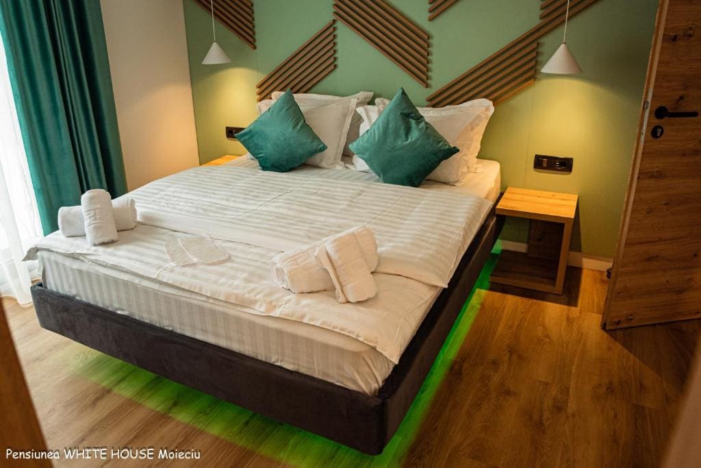 Deluxe Double Room with Balcony room - Image 1