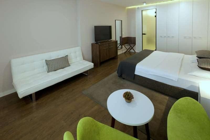 Double Room with Sofa Bed room - Image 3