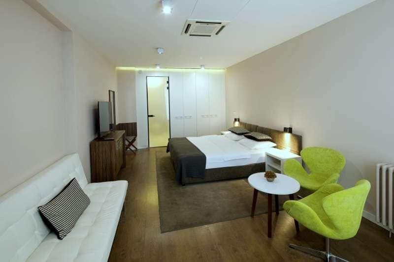 Double Room with Sofa Bed room - Image 2